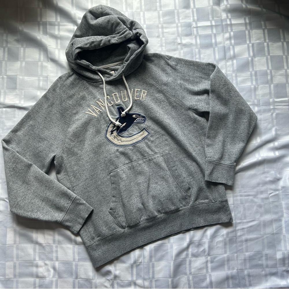 Campus Crew Gray NHL Vancouver Canucks Pull Over Hoodie
